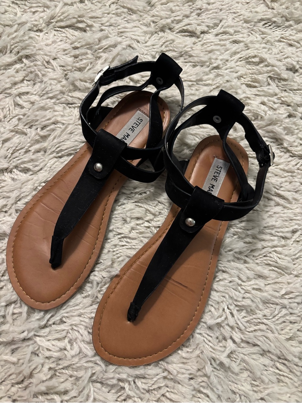 Steve Madden Sandals Women’s Size 7 Black and Tan T-Strap Ankle Sandals